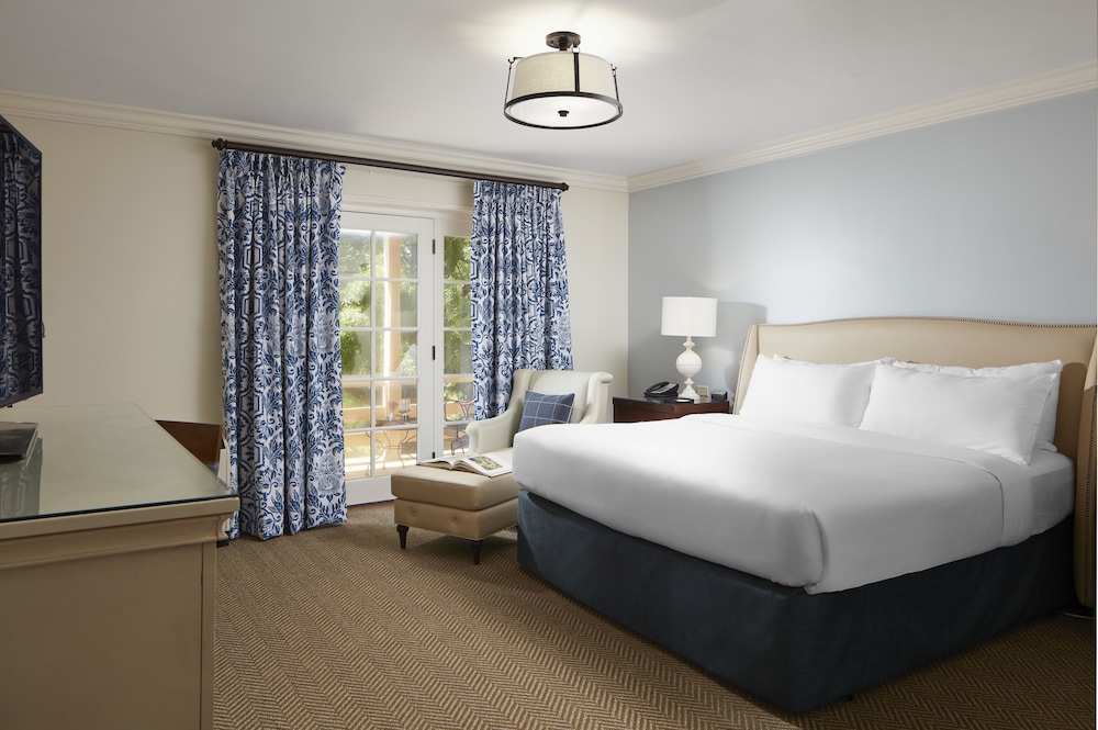 RESORT, DELUXE, KING BED