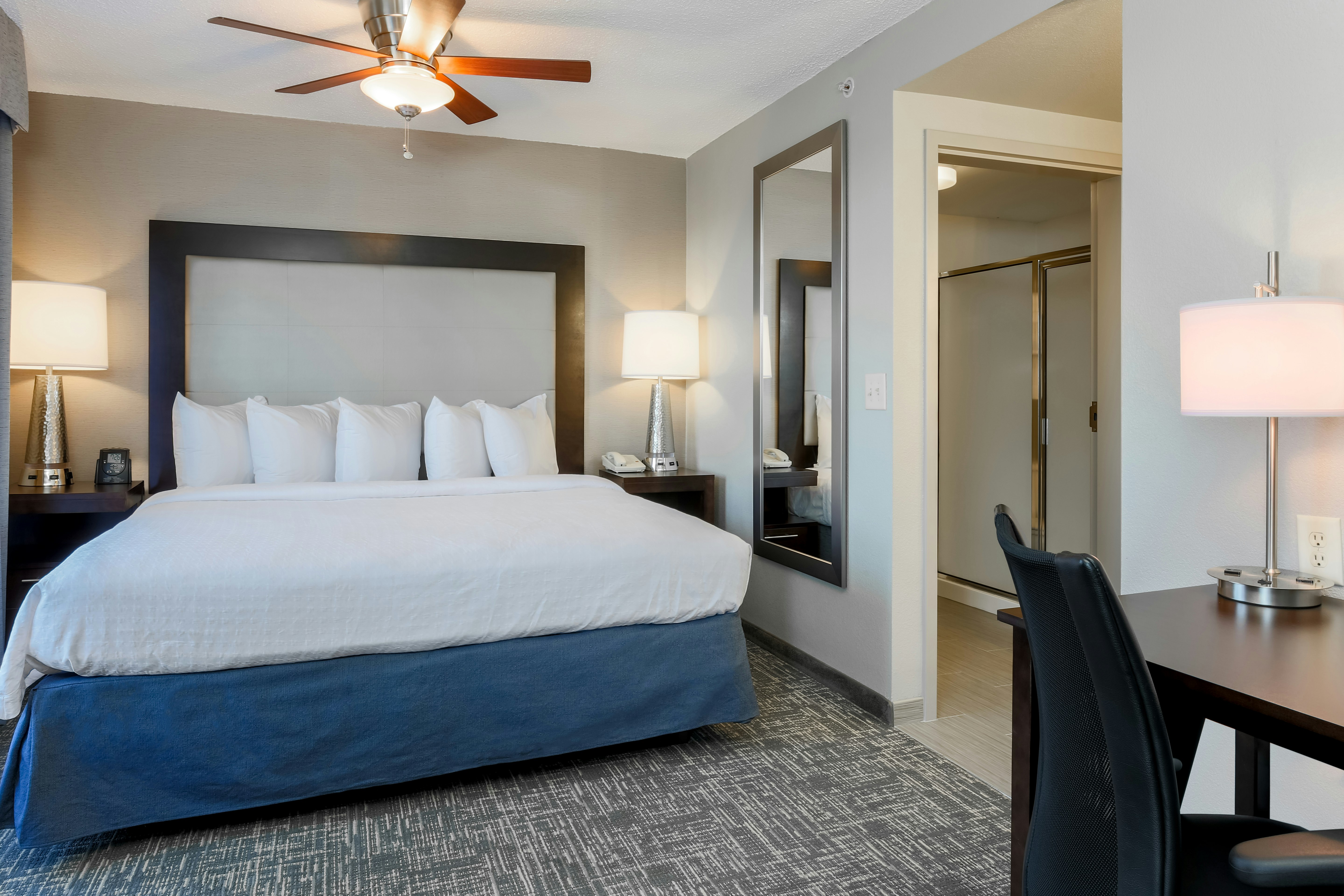STUDIO, SUITE, KING BED