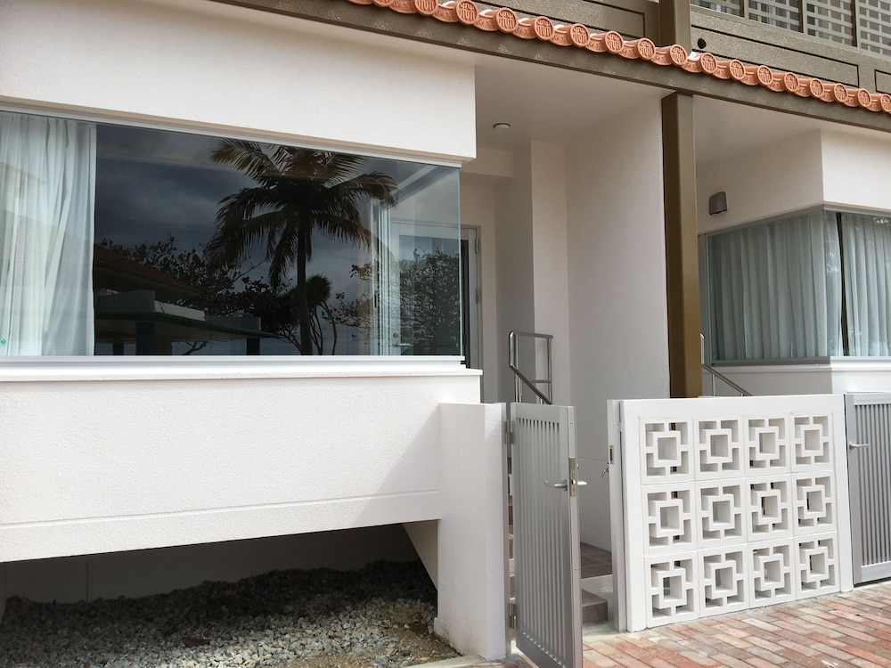 Sunset Beach Hotel 6/55