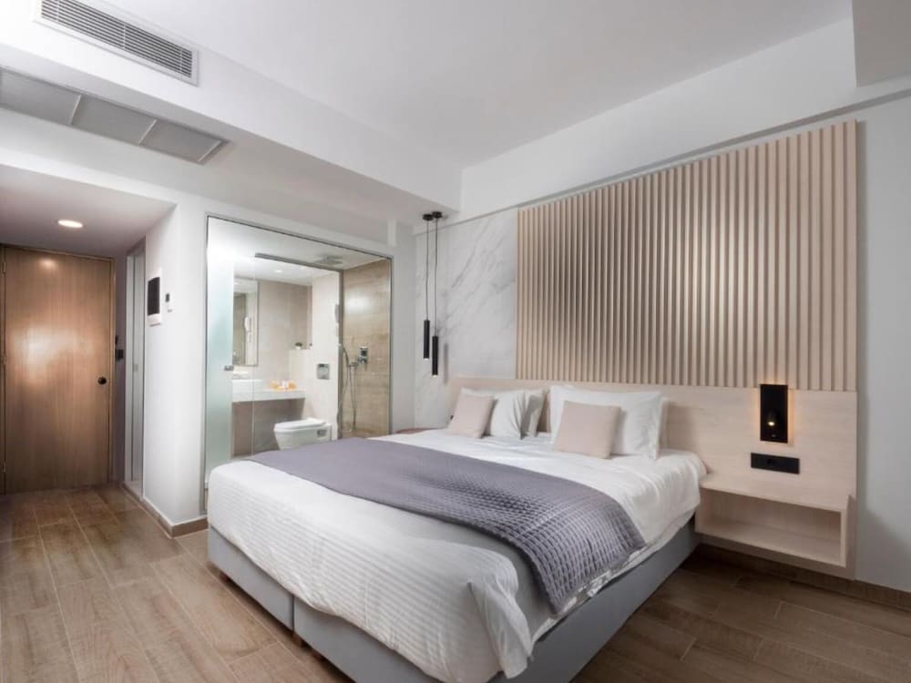 DOUBLE ROOM DELUXE