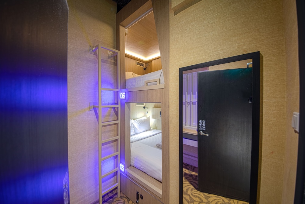 Cube Boutique Capsule Hotel Kampong Glam 19/26