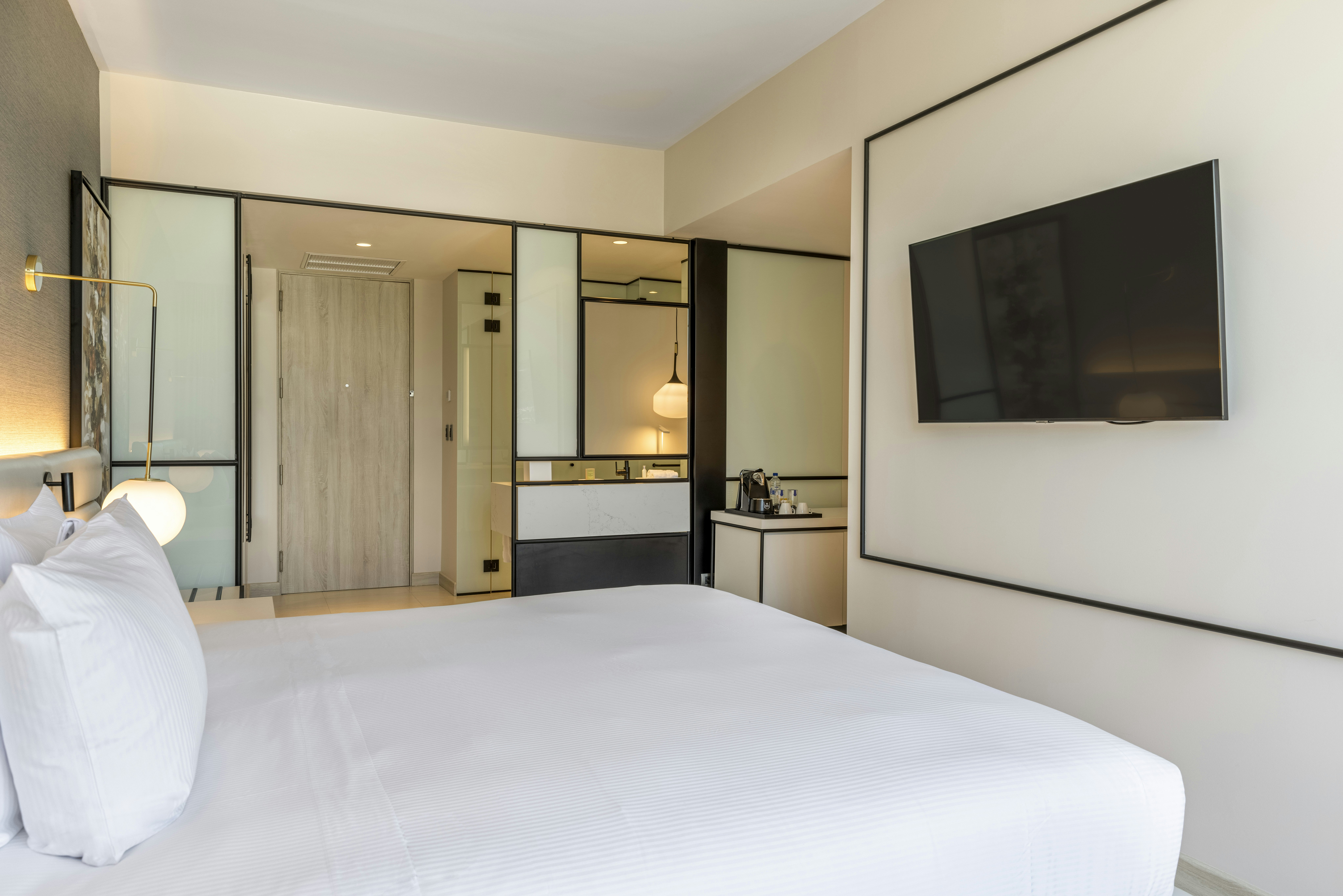ROOM, KING BED
