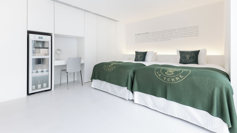 1 BEDROOM, DELUXE, TWIN BEDS
