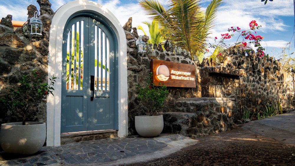Angermeyer Waterfront Inn 38/47