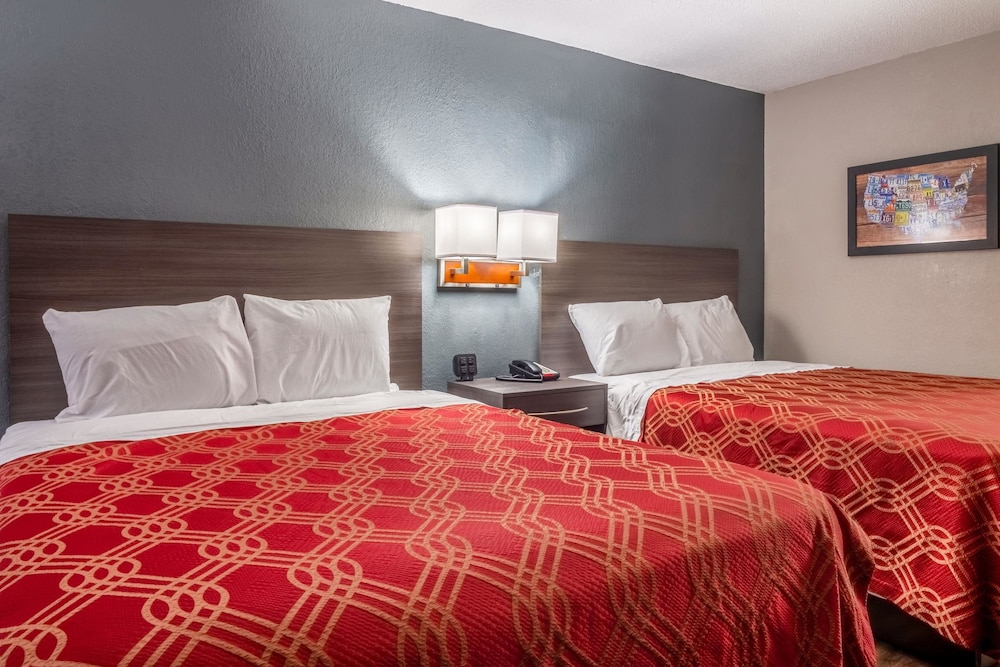 Econo Lodge East Ridge 20/36