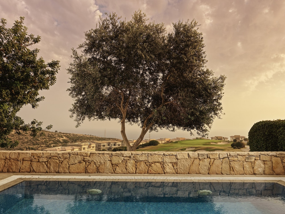 Aphrodite Hills Hotel 39/47