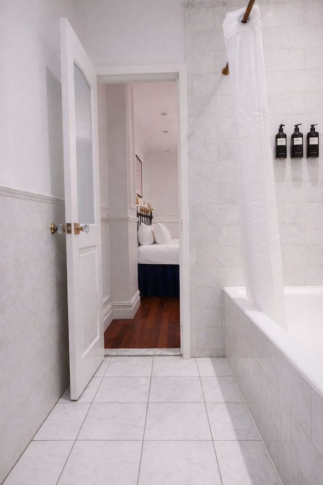استوديو بفراش فوتون وسرير كينج وسرير فردي، Life Hotel New York 7/7