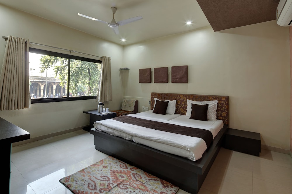 1 BEDROOM, DELUXE, TWIN BEDS, CITY VIEW