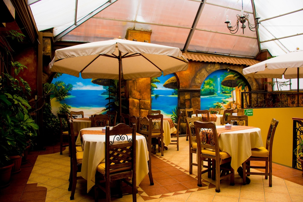 Las Brisas Hotel 40/50
