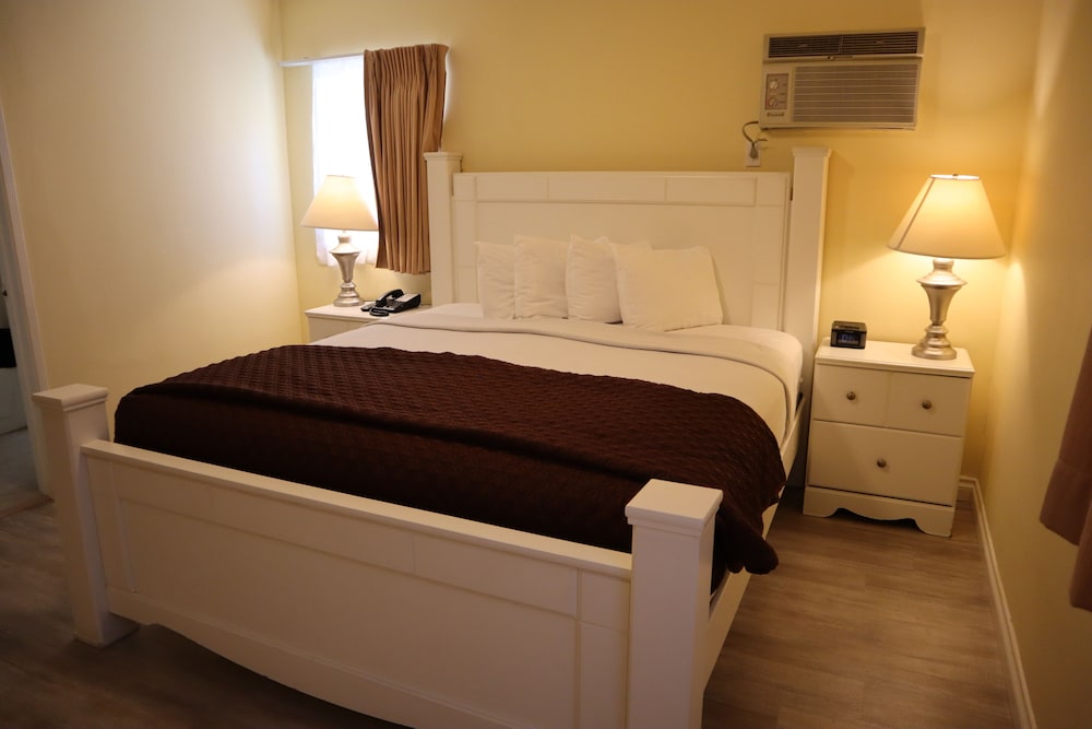 Hollywood Celebrity Hotel 20/47