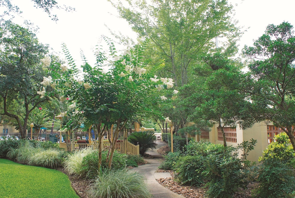 La Quinta Inn & Suites by Wyndham Houston Bush IAH South in HOUSTON - TX