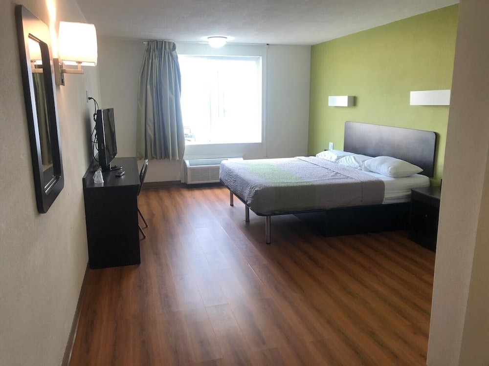 Motel6 Indianapolis, IN 8/33