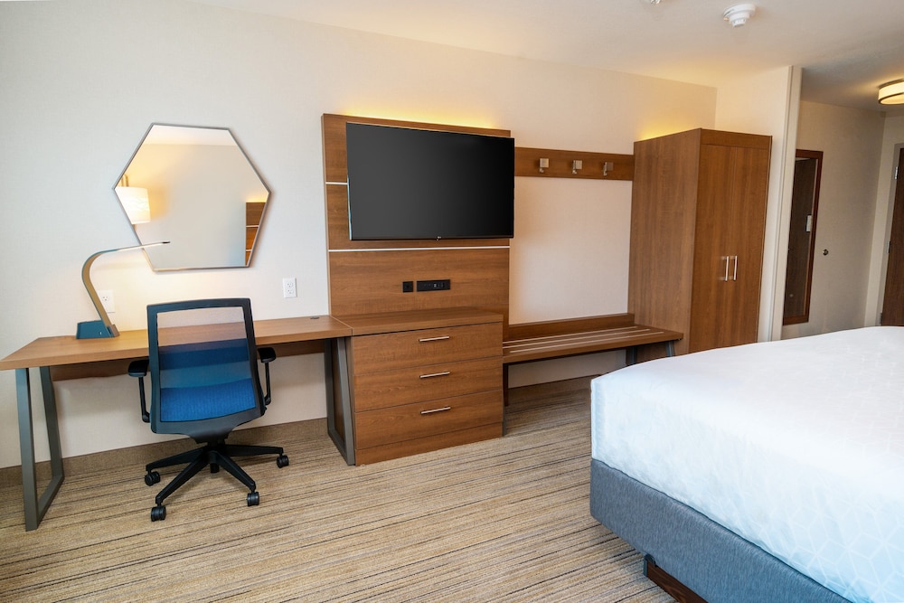 Holiday Inn Express And Suites Las Vegas E Tropicana 21/52