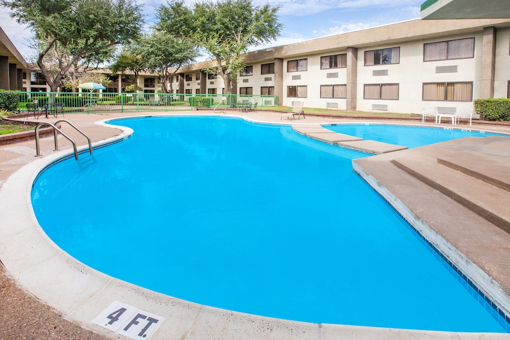Days Inn By Wyndham Sherman 5/54