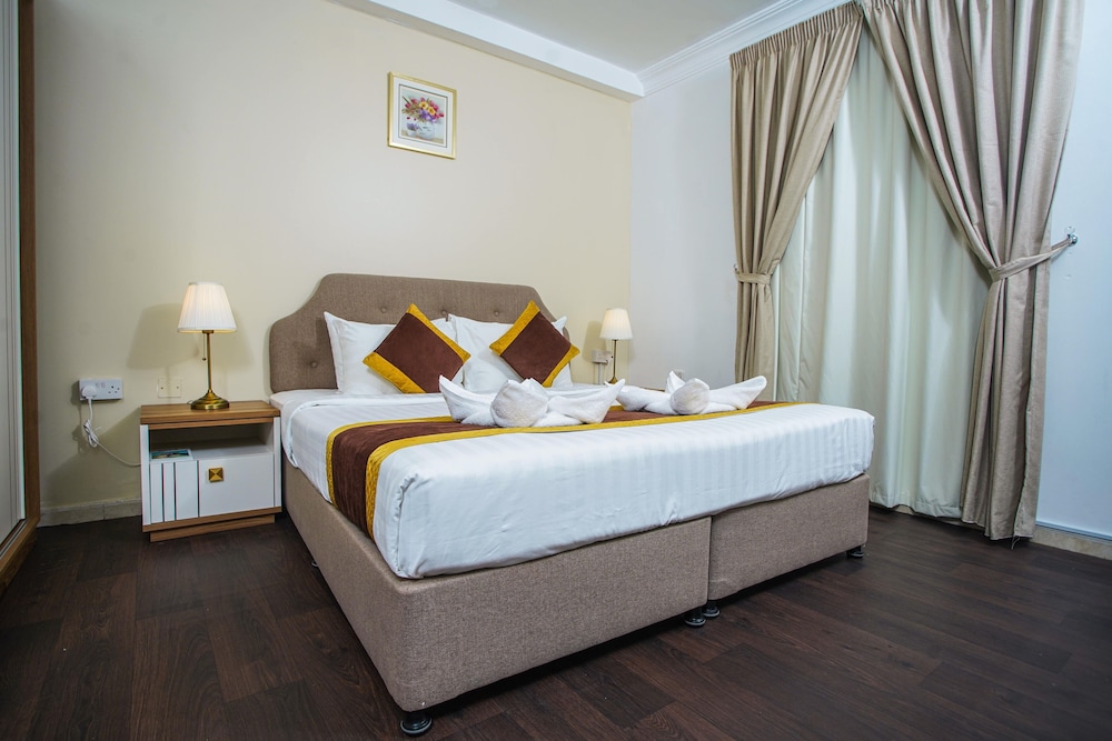 1 BEDROOM, SUITE
