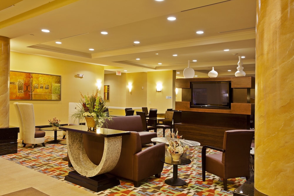 Holiday Inn Express and Suites Orlando - International Drive 63/79