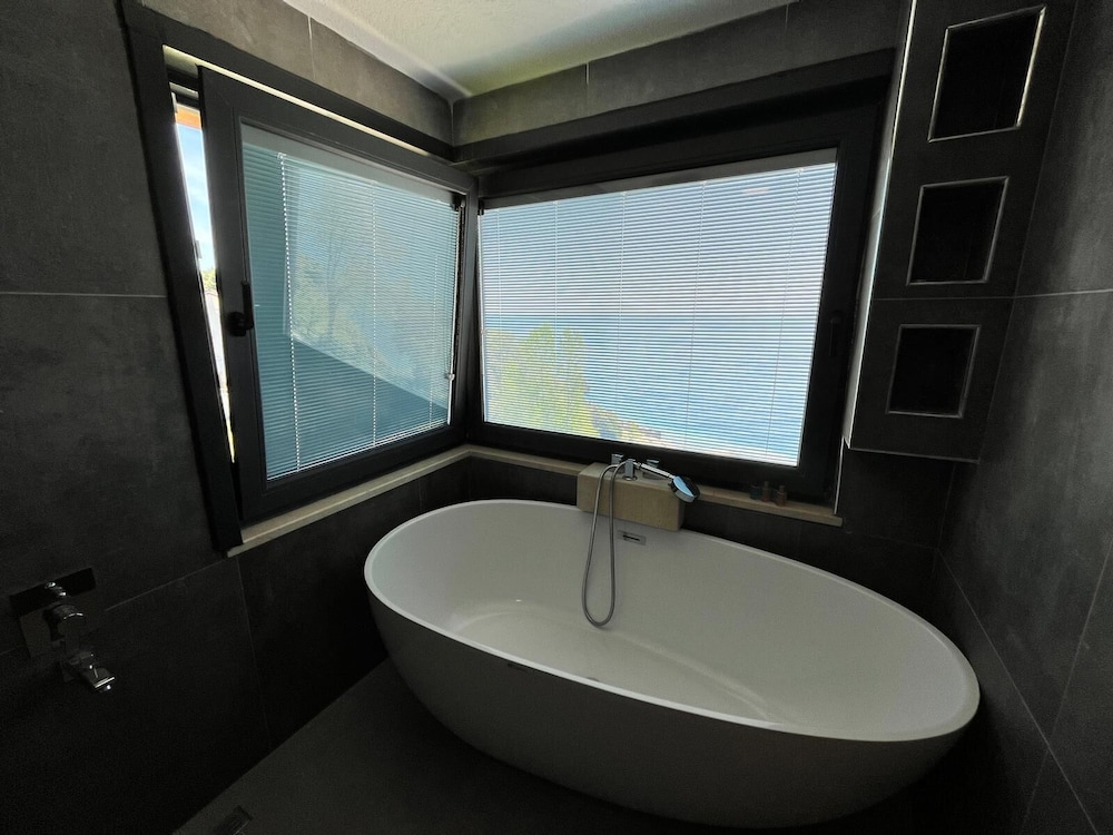 Andac Otel 48/49