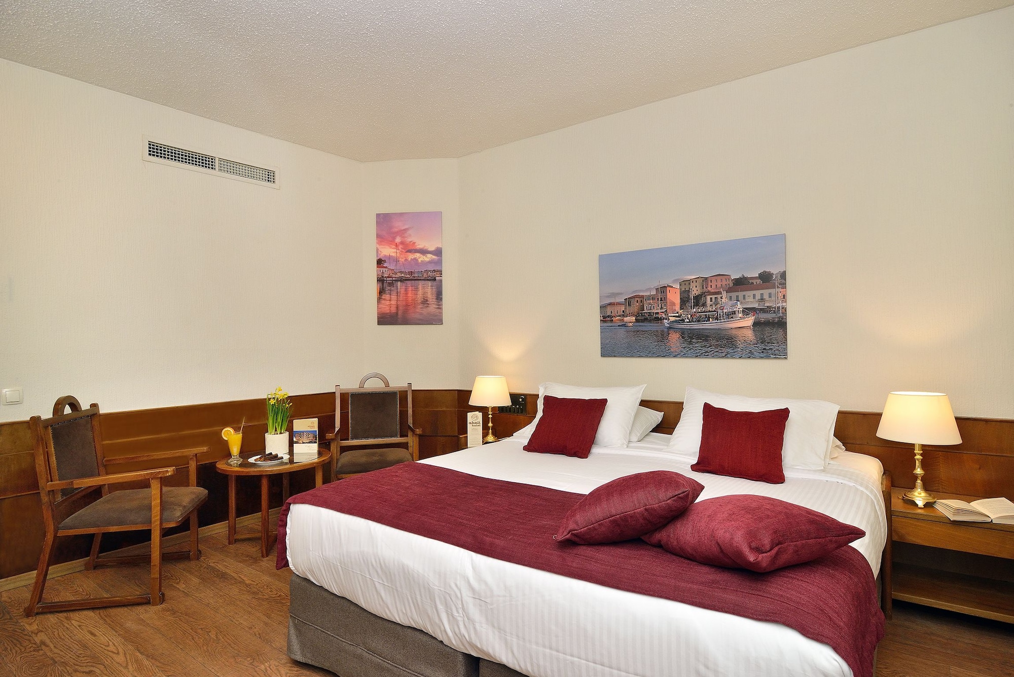 SUPERIOR, DOUBLE OR TWIN BED