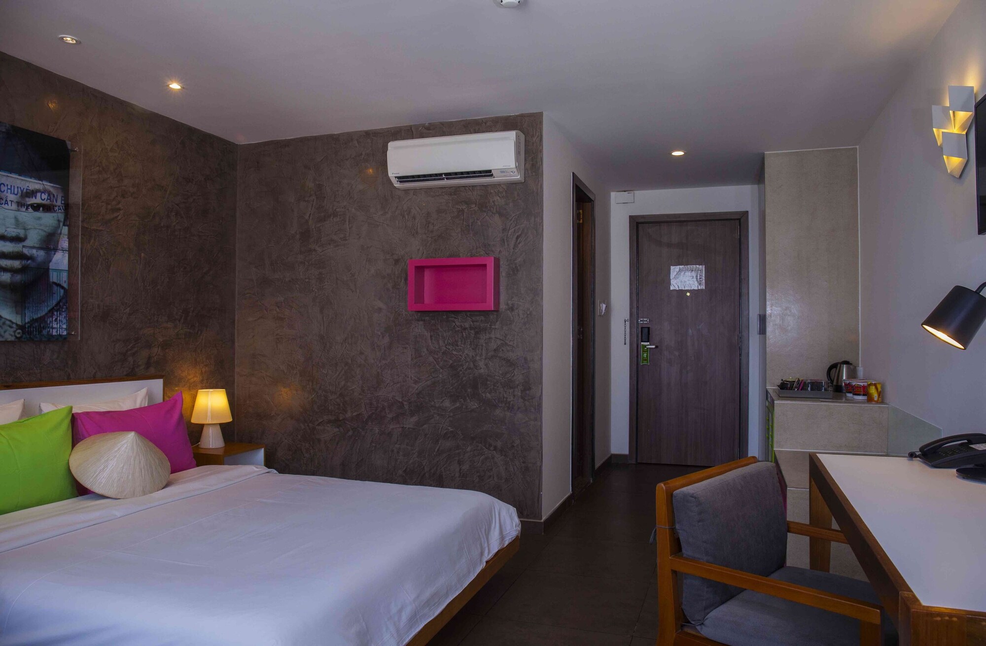 غرفة ديلوكس ثلاثية بسرير مزدوج وسرير فردي بإطلالة على المدينة، G8 Center Hotel Saigon 3/10