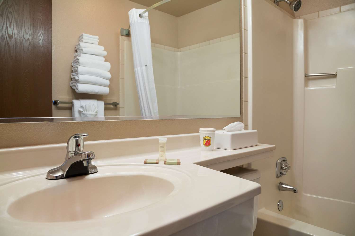Super 8 by Wyndham Coeur d'Alene 32/32