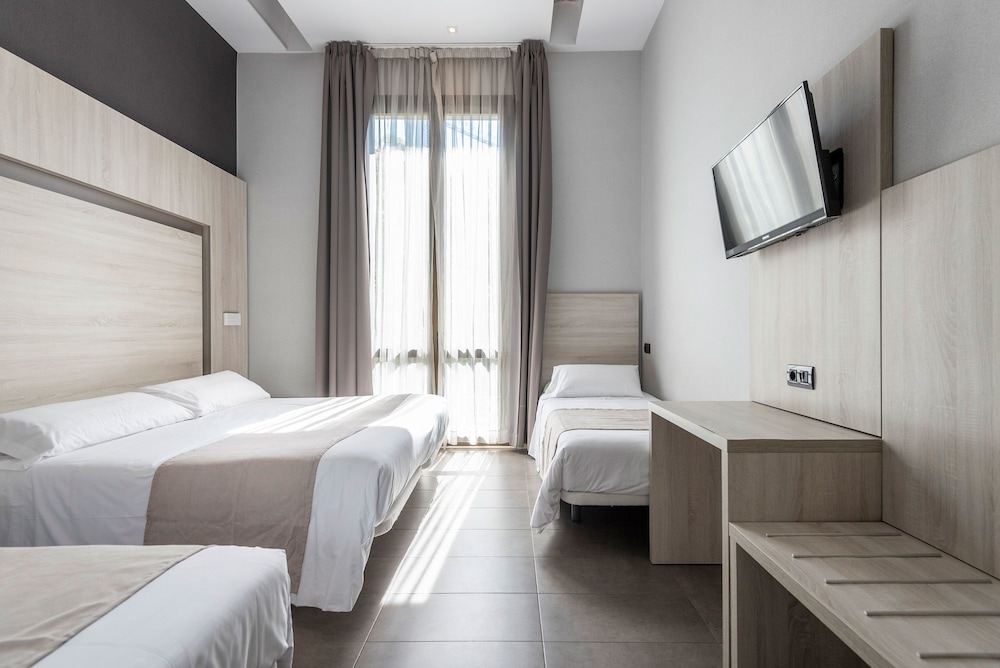 Hostal Plaza Goya Bcn 12/32