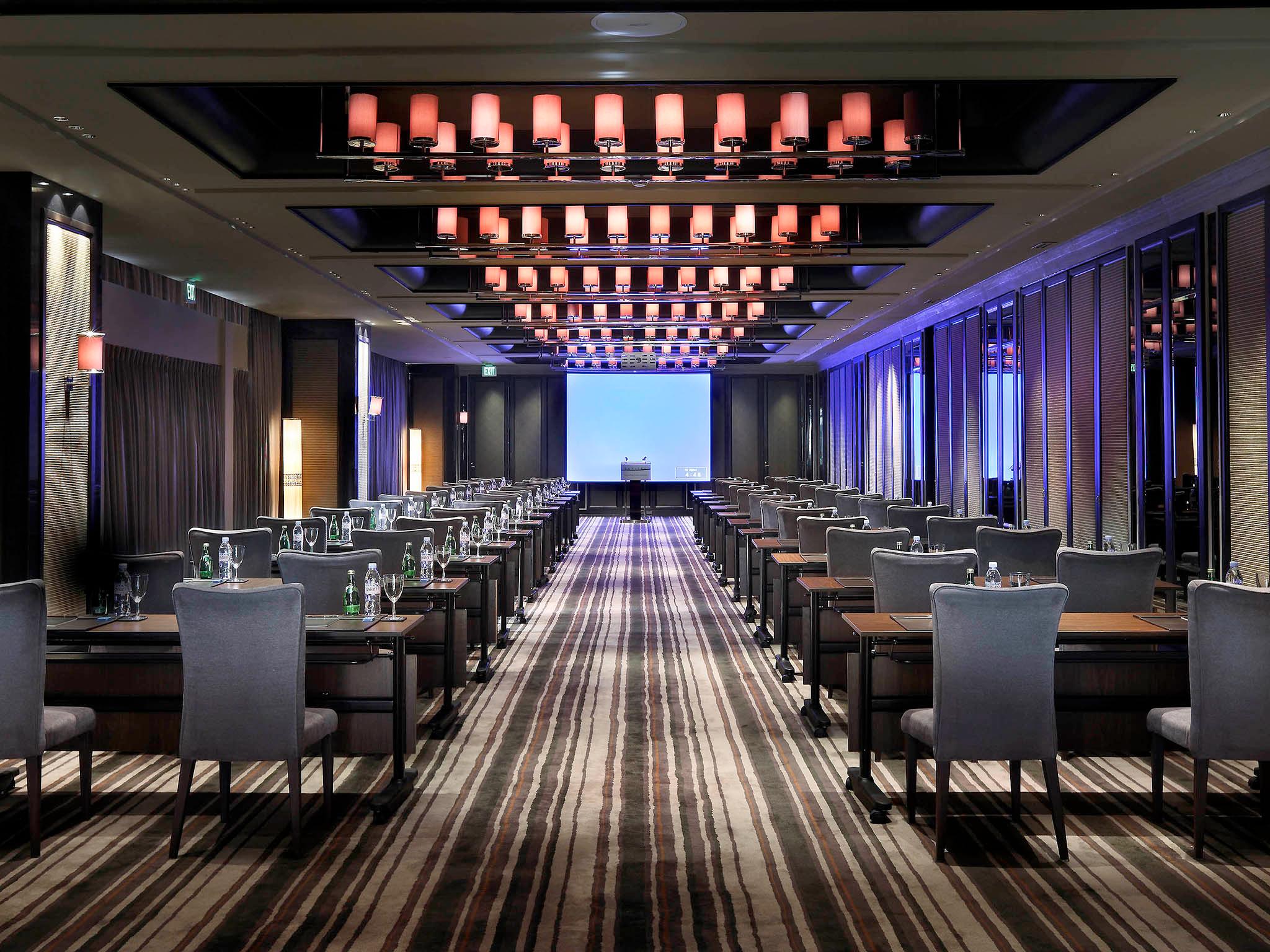 Sofitel Philippine Plaza Manila 65/75