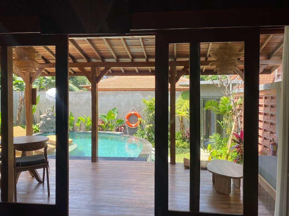 Yana Villas Kemenuh 47/68