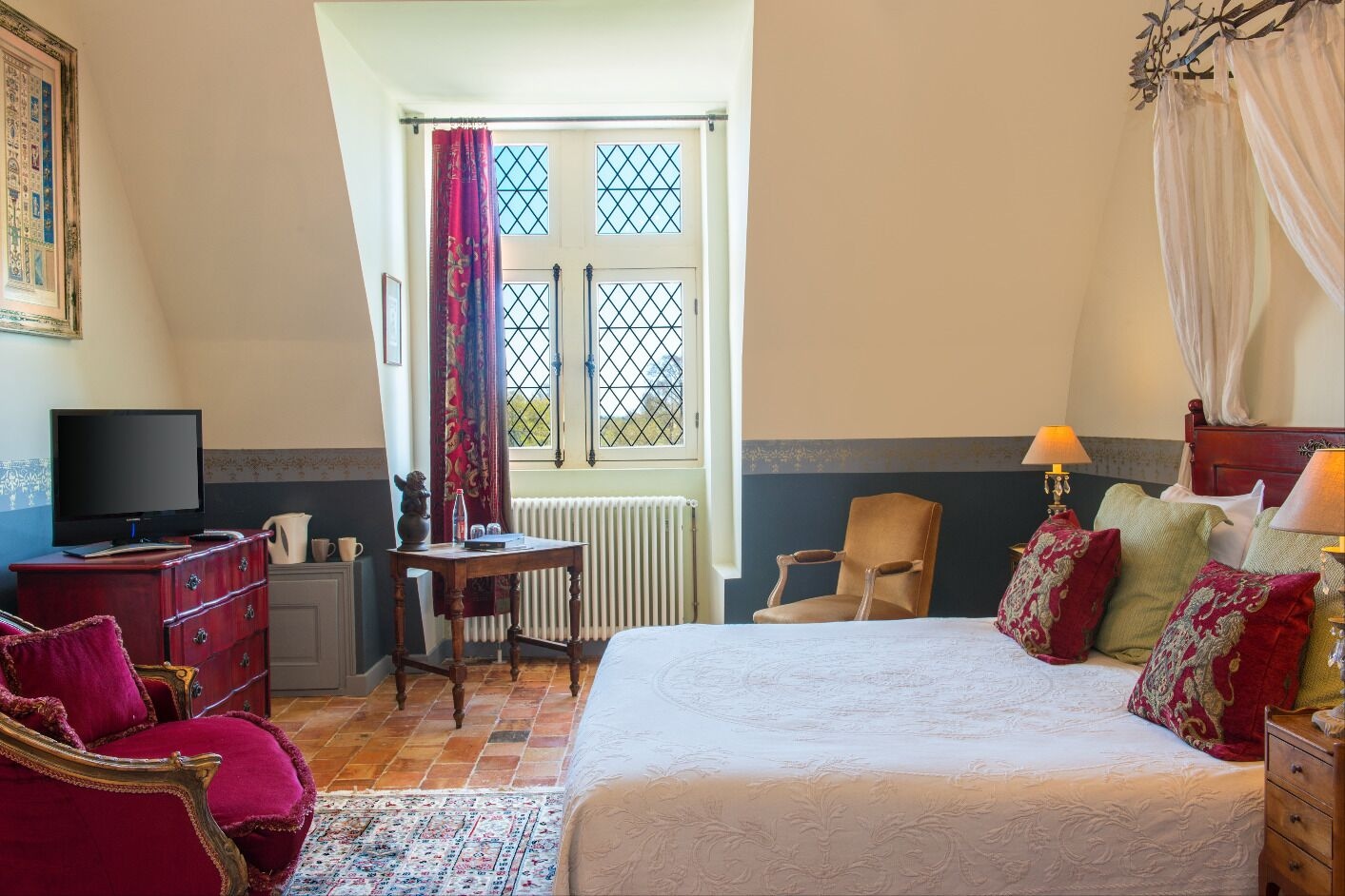 Castle, Prestige, Queen Bed