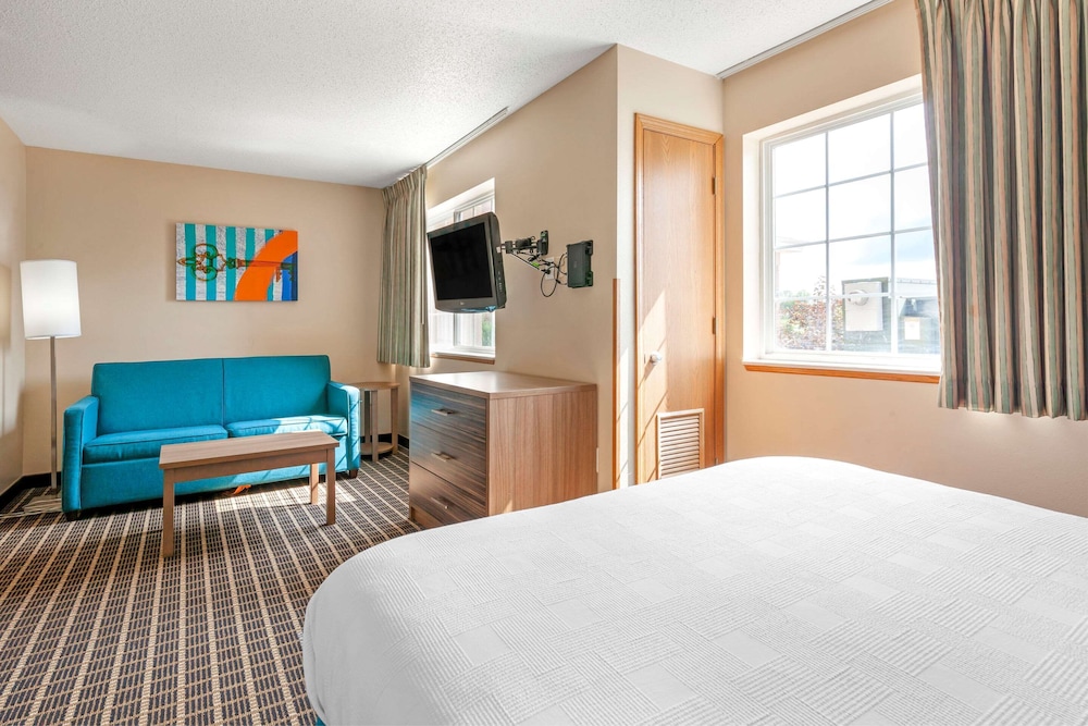 MainStay Suites Dubuque at Hwy 20 19/36