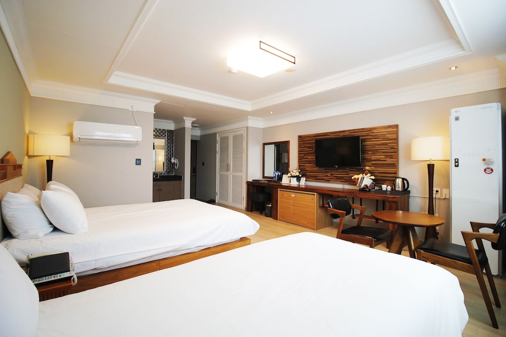 Empire Tourist Hotel 9/33