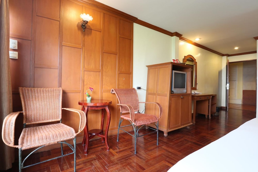 Royal Ivory Nana Hotel 23/36