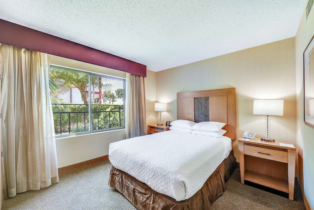 Embassy Suites by Hilton Los Angeles International Airport South 12/65