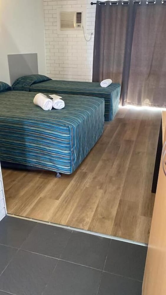 Budget Motel 15/46