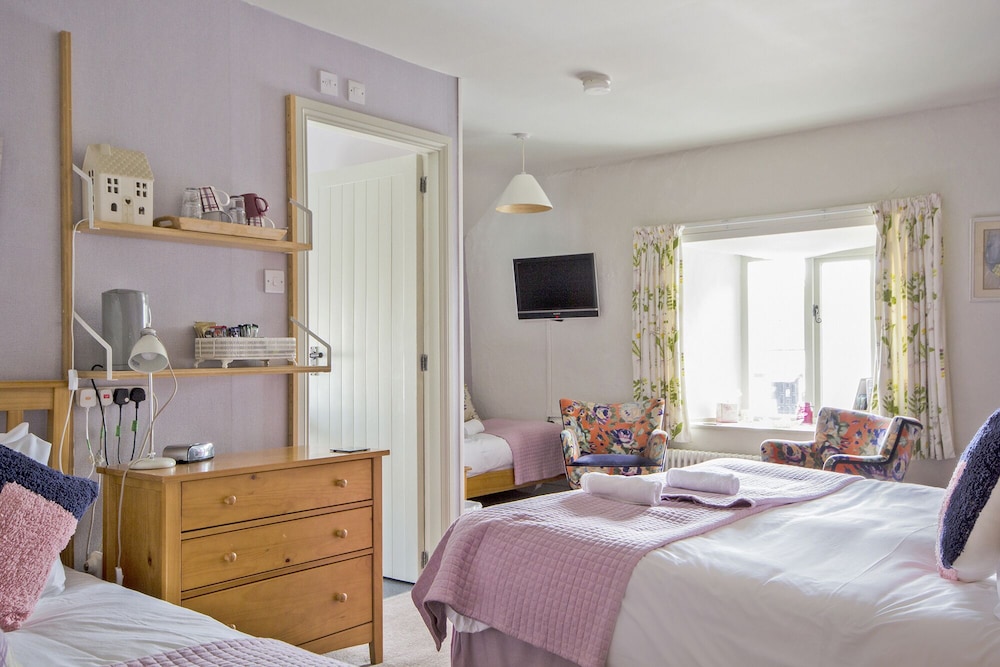 Hawthorn Farm Guest House 10/50