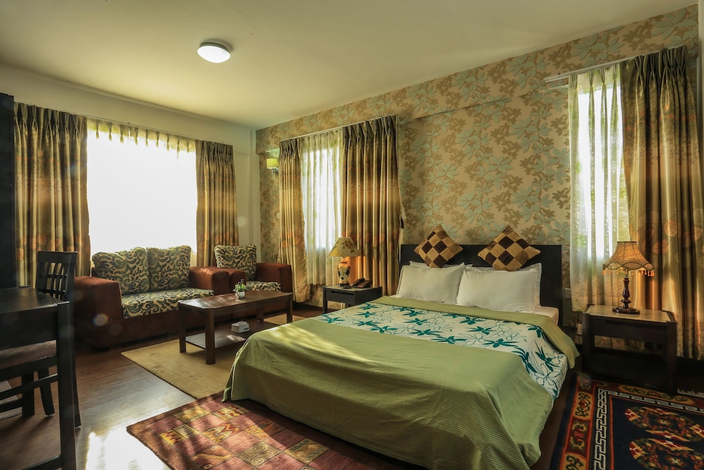 BUSINESS, SUITE, CITY VIEW