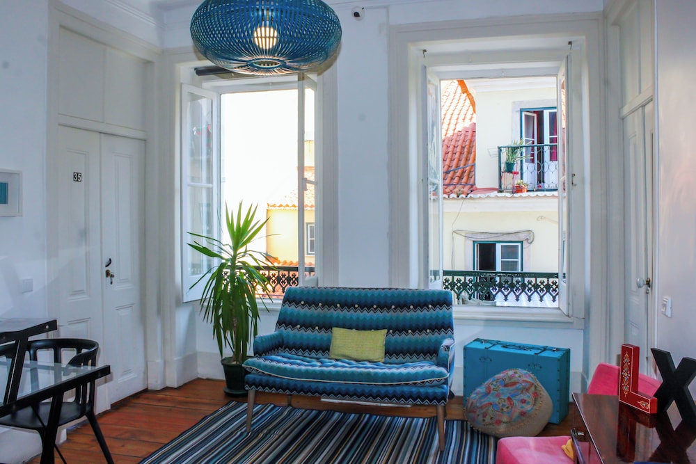The Color Hostel 35/50