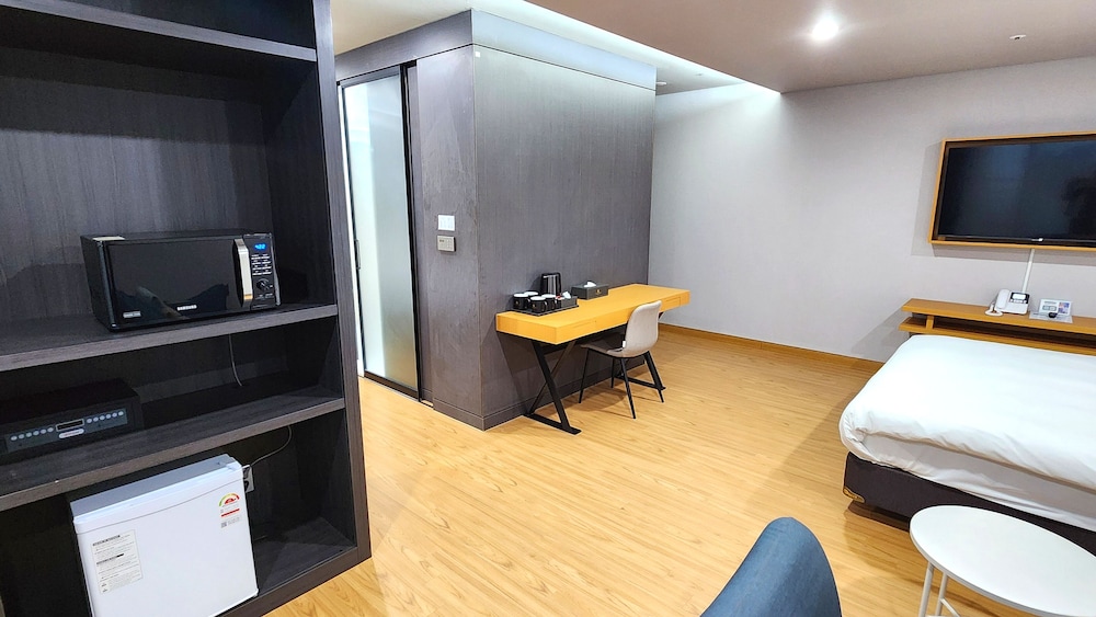 Kwangsu Hotel 47/52
