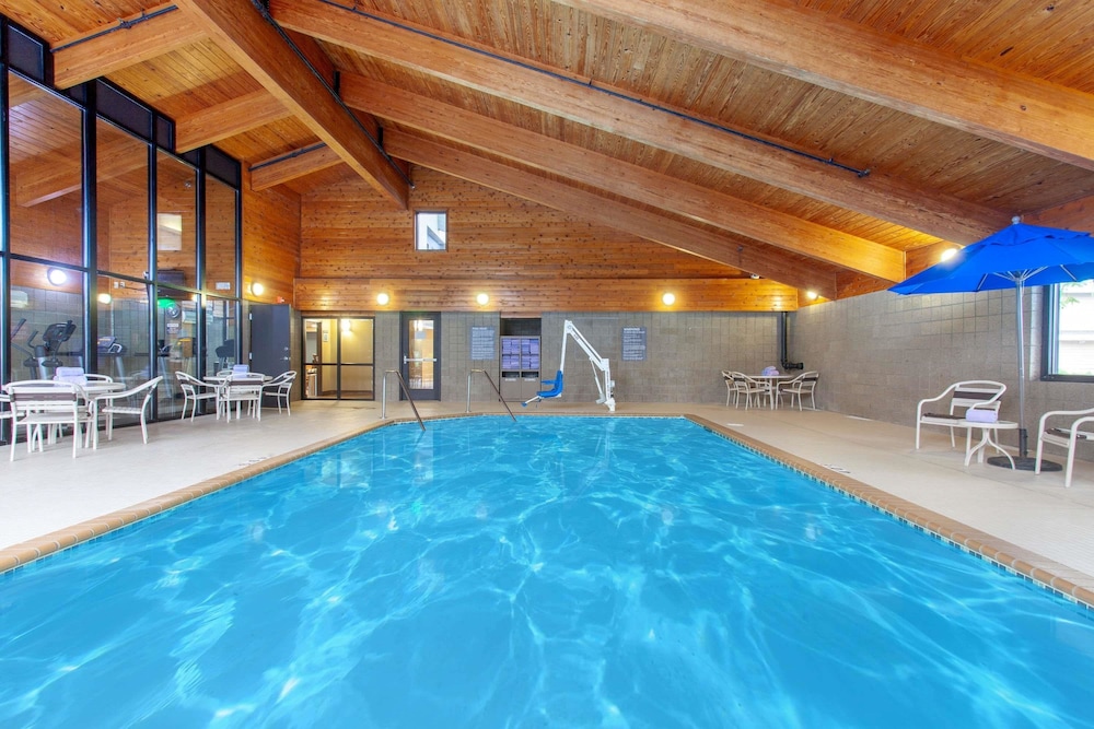 AmericInn by Wyndham Mankato Event Center 24/55