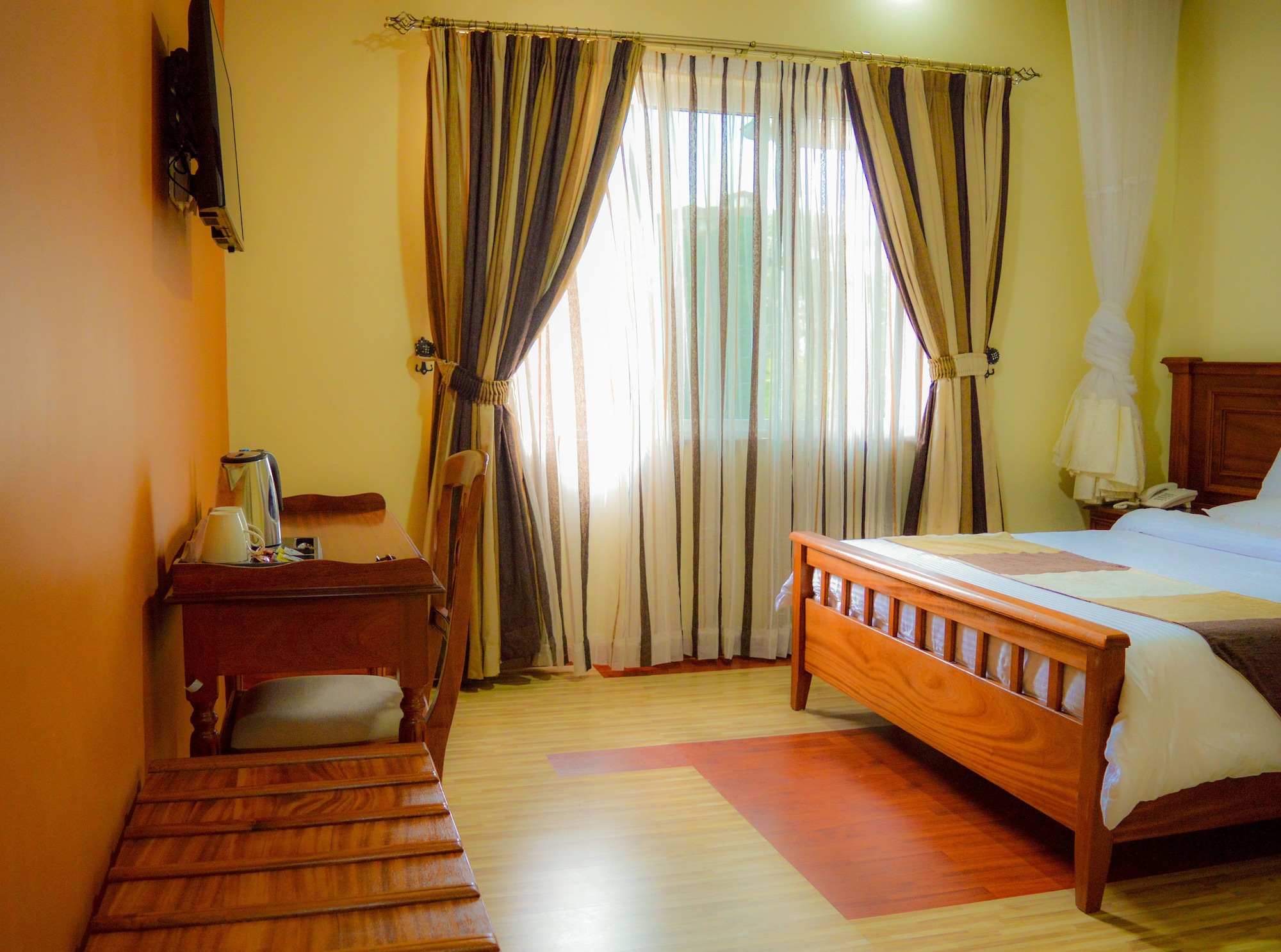 EXECUTIVE, DOUBLE BED