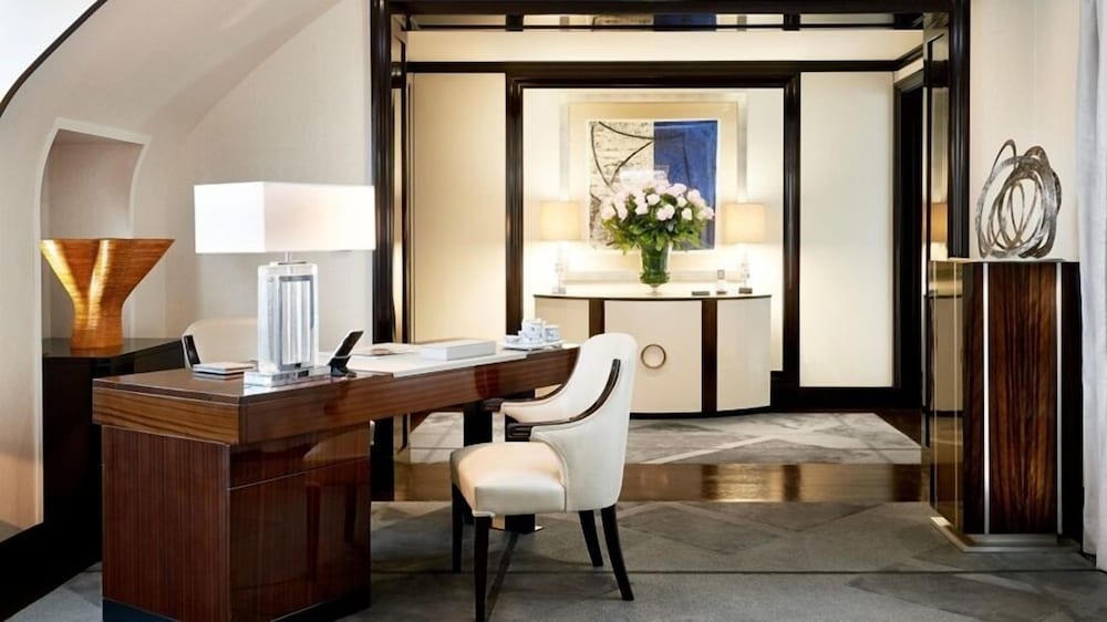 The Peninsula Paris 48/56