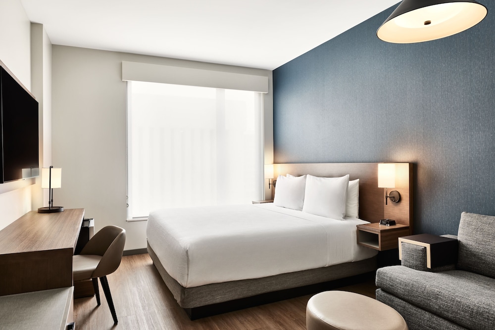 ROOM, KING BED, SOFA, ACCESSIBLE
