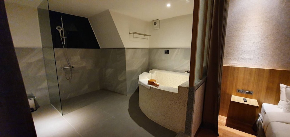 Room, Queen Bed, No Window, Large، Yunoyado Onsen Hotspring Hotel Deyang 2/3
