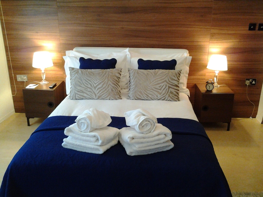 استوديو ديلوكس بسرير مزدوج بحمام خاص مع أريكة، Room Home Stay 8/10