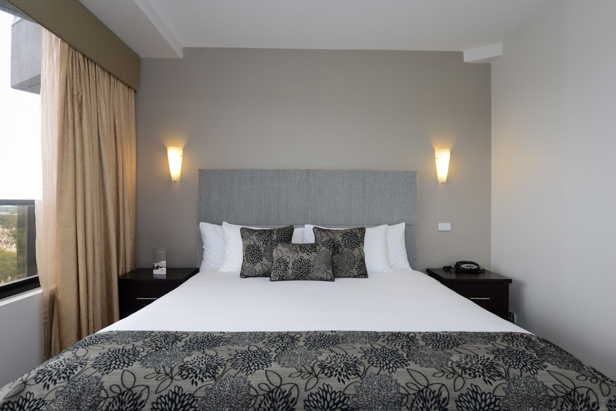 Premier, King Bed, Jetted Tub