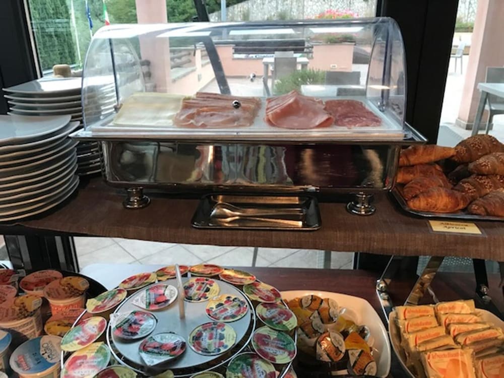 MERIDIANA COUNTRY HOTEL 28/41