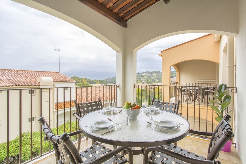 Le Club Mougins 31/50