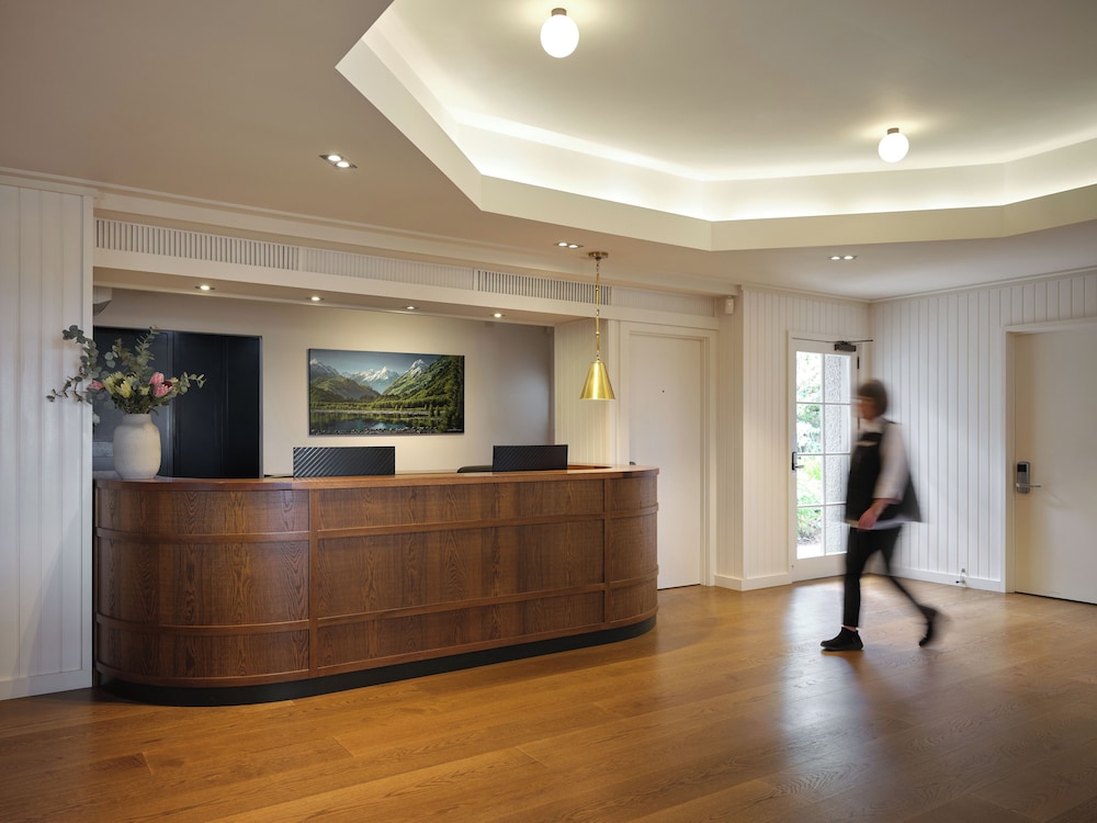 Suncourt Hotel 7/50