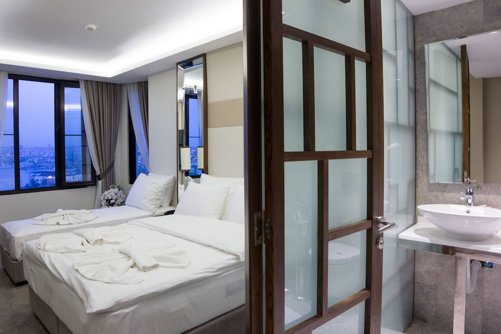 The Biancho Hotel Pera 35/73