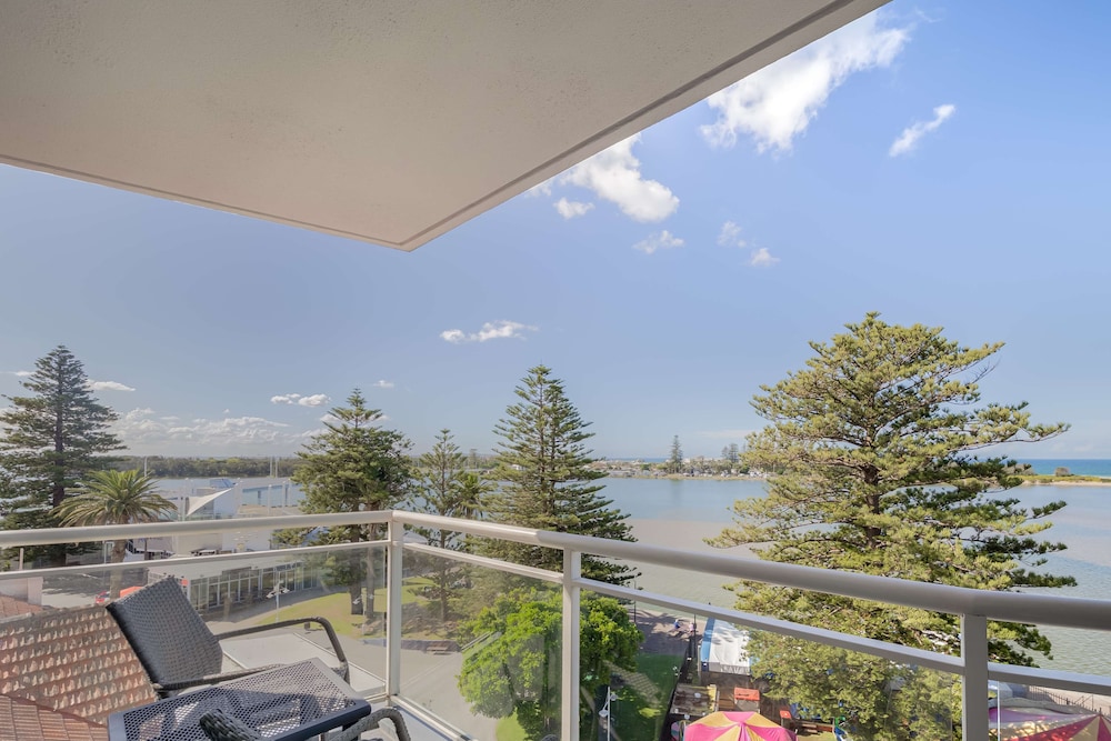 Oaks the Entrance Waterfront Suites 38/71