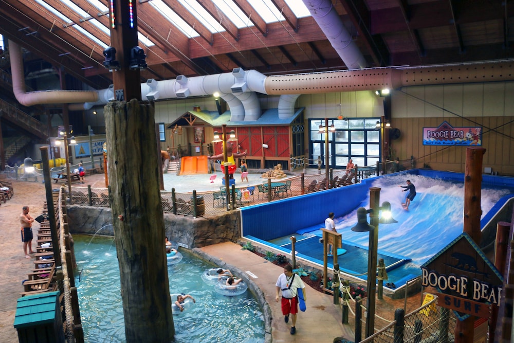 Six Flags Great Escape Lodge Indoor Waterpark 26/50